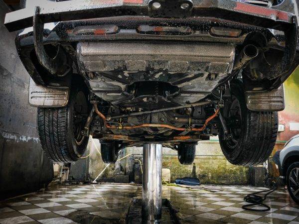 Как убрать царапины на кузове автомобиля самостоятельно