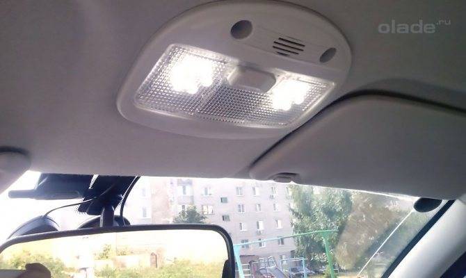 Замена ламп в плафоне освещения салона Лада Калина