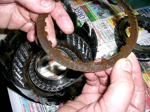 Не переключается коробка автомат: признаки и причины