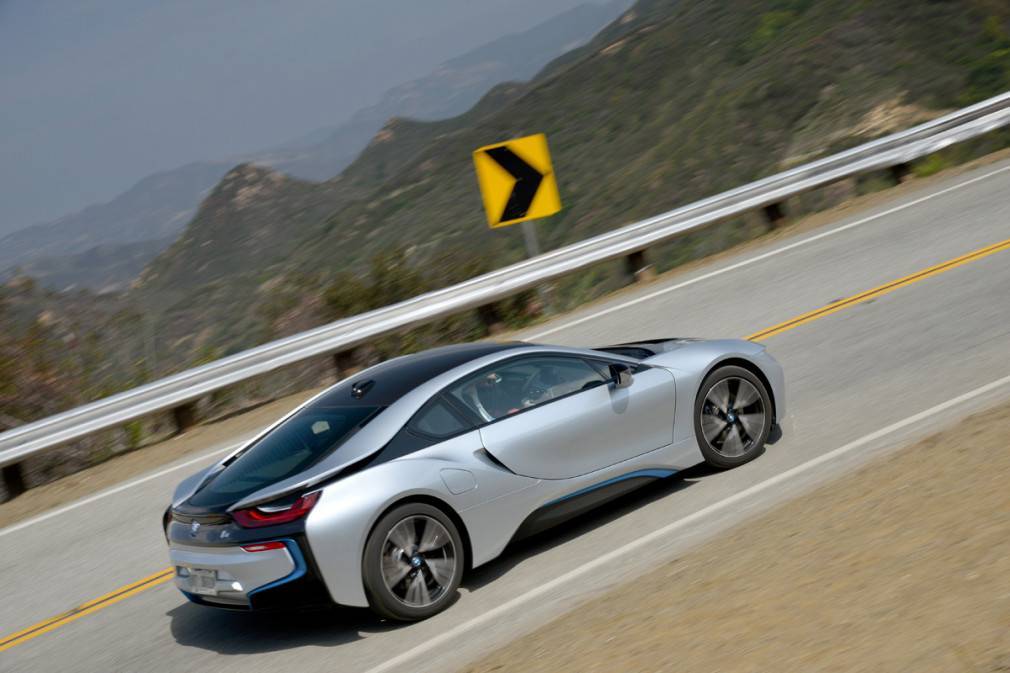 Bmw i8 уходит в музей - bmw прекращает производство гибрида