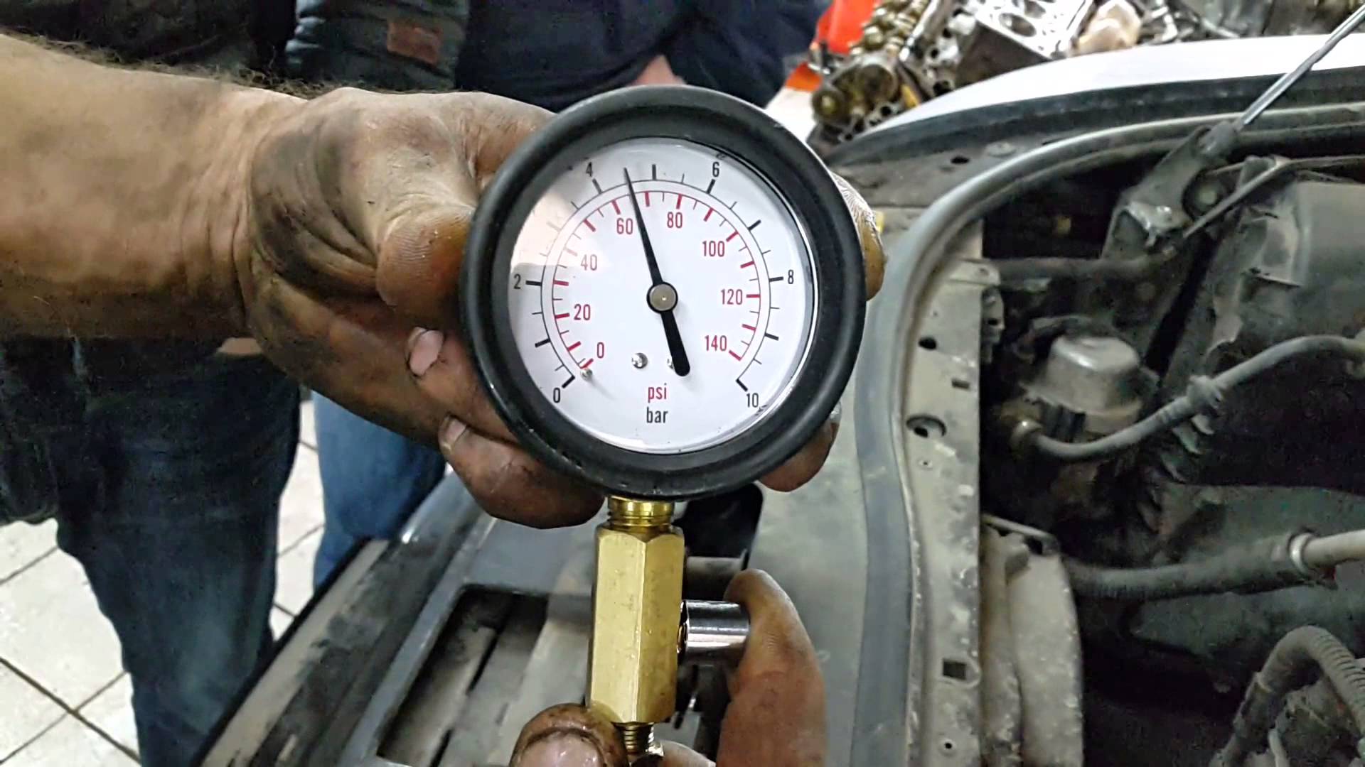 Причины падения давления масла в двигателе и решение проблемы