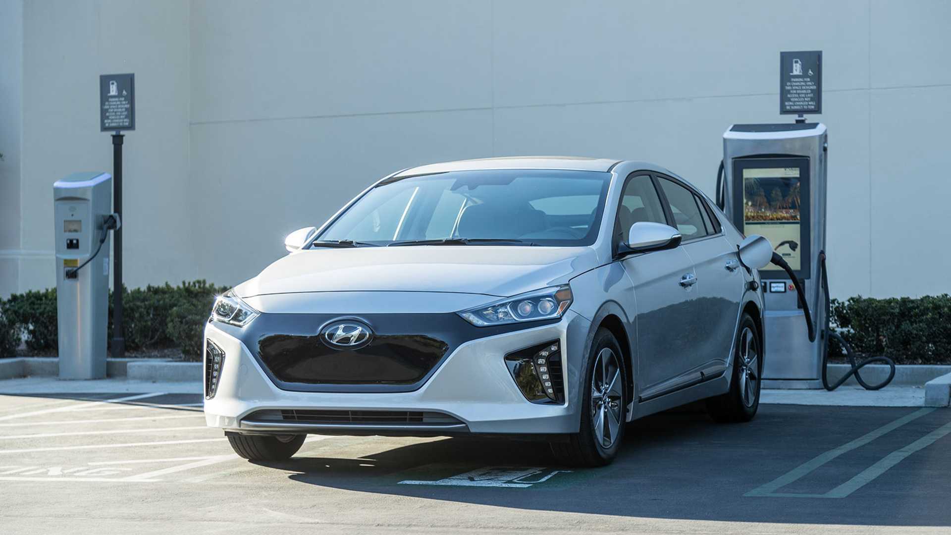 Тест-драйв  hyundai  ioniq electric: hyundai ioniq electric. новенький