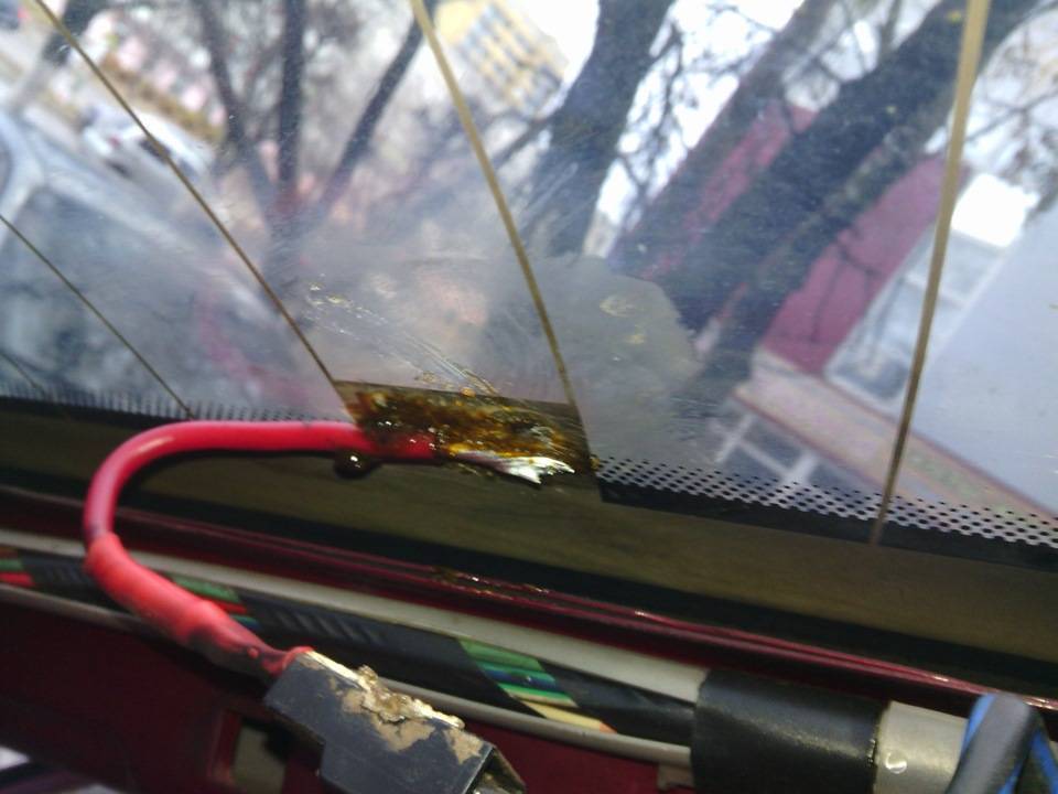 Токопроводящий клей для ремонта обогрева заднего стекла